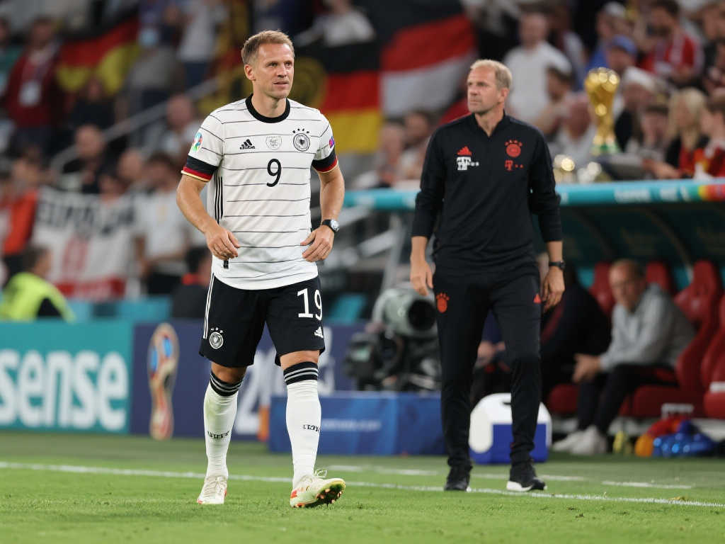 艰难抉择！德国足协高层一致决定弗里克离任，紧急寻觅新主帅